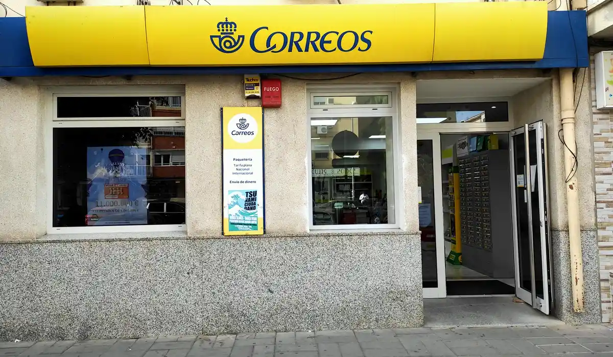 Oficina de Correos Oficina de Correos Avenida Ciudad de Chiva Sevilla