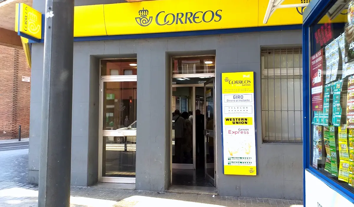 Oficina de Correos Oficina de Correos Avenida de Francesc Macià Santa Coloma de Gramenet