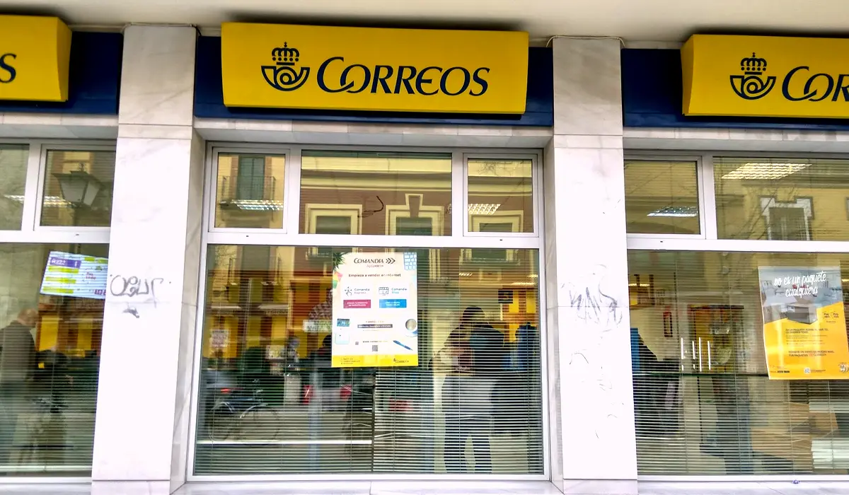 Oficina de Correos Oficina de Correos Avenida de la Cruz Roja Sevilla