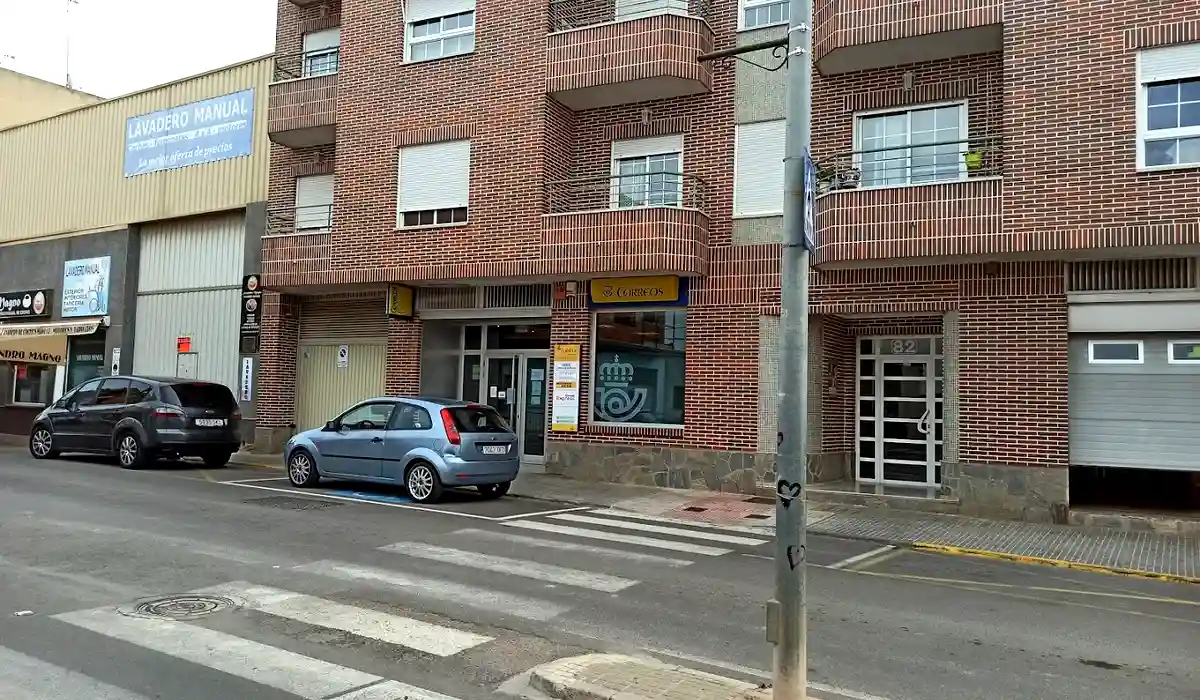 Oficina de Correos Oficina de Correos Avenida del Metge d José Garrido Farga La Pobla de Vallbona