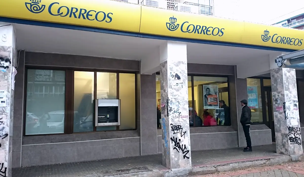 Oficina de Correos Oficina de Correos Avenida del Padre Piquer Latina