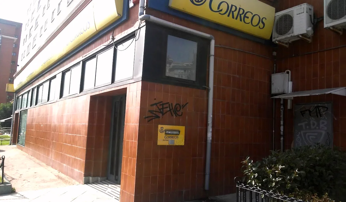 Oficina de Correos Oficina de Correos Avenida do Alcalde Portanet Coia