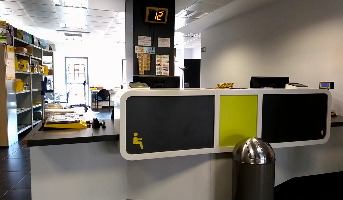 Oficina de Correos Oficina de Correos Avenida Doctor Fleming León