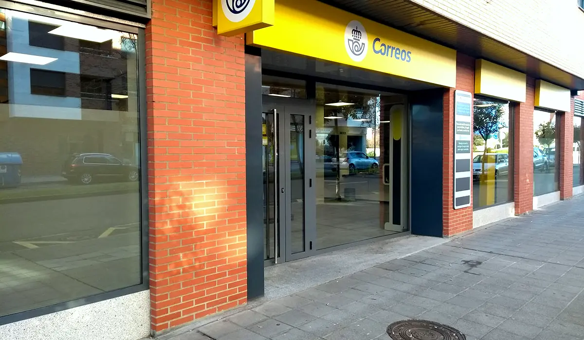 Oficina de Correos Oficina de Correos Avenida País Leones León