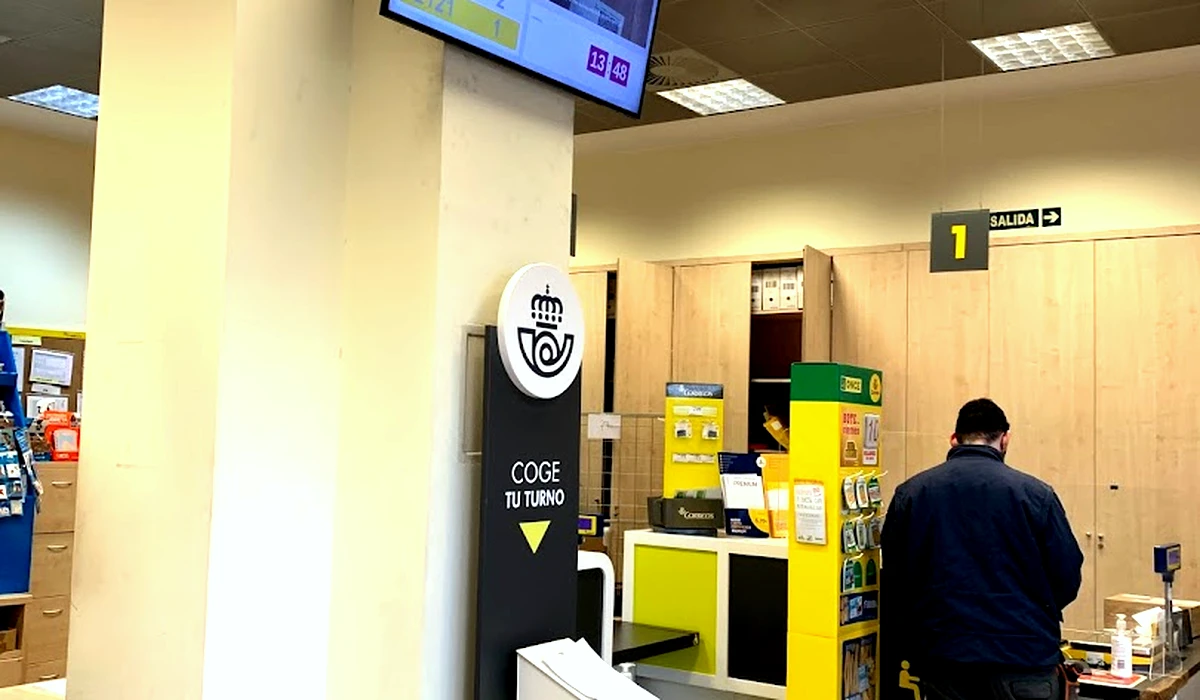 Oficina de Correos Oficina de Correos Calle de Eduardo Barreiros Usera