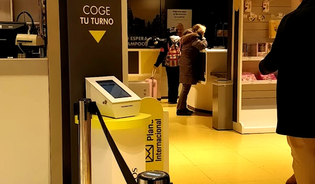 Oficina de Correos Oficina de Correos Calle de Raimundo Fernández Villaverde Tetuán