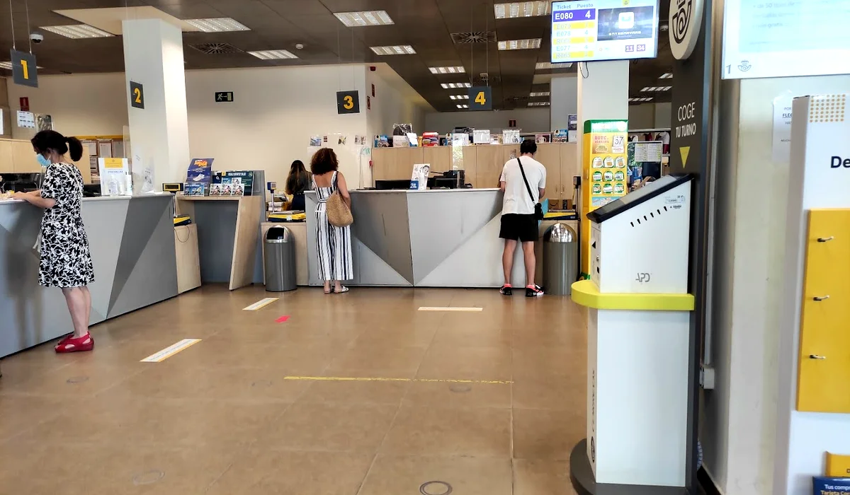 Oficina de Correos Oficina de Correos Calle del Arroyo de la Media Legua Moratalaz