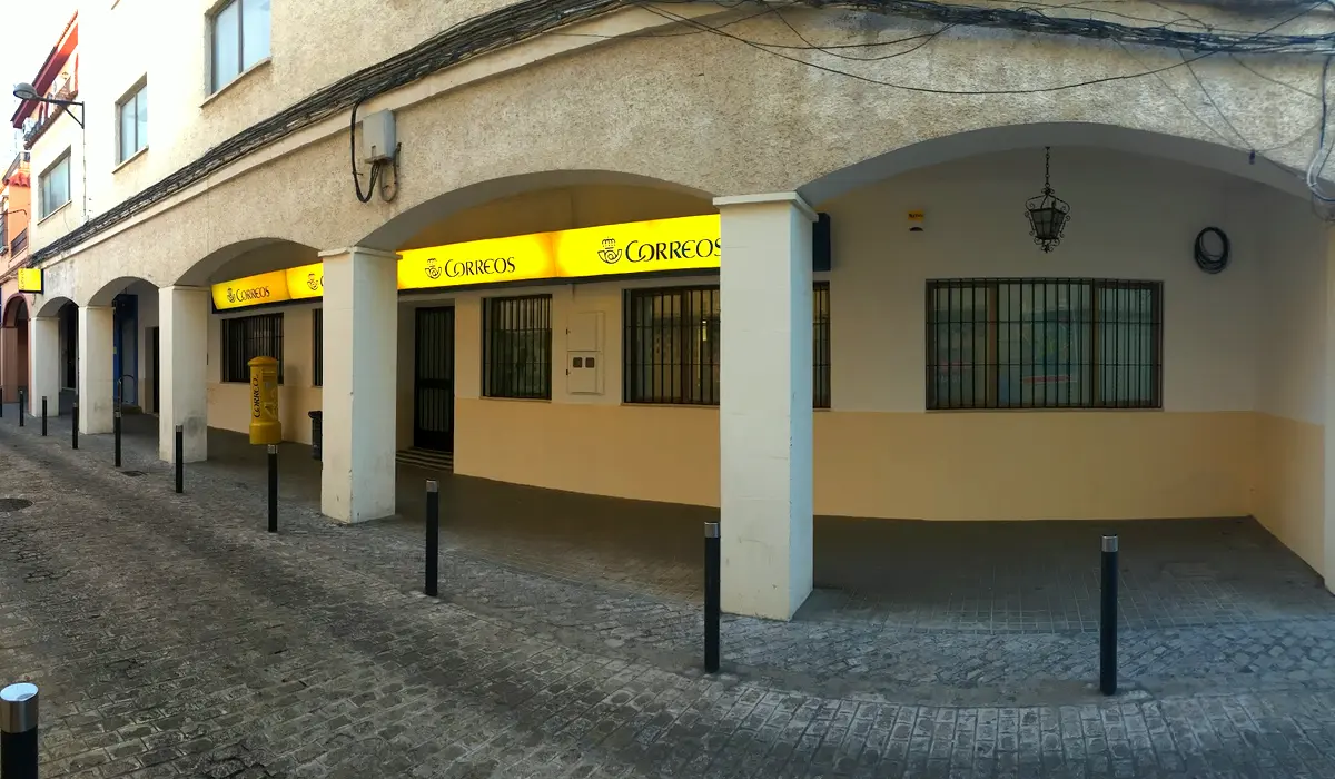 Oficina de Correos Oficina de Correos Calle Dr. Caro Romero Dos Hermanas