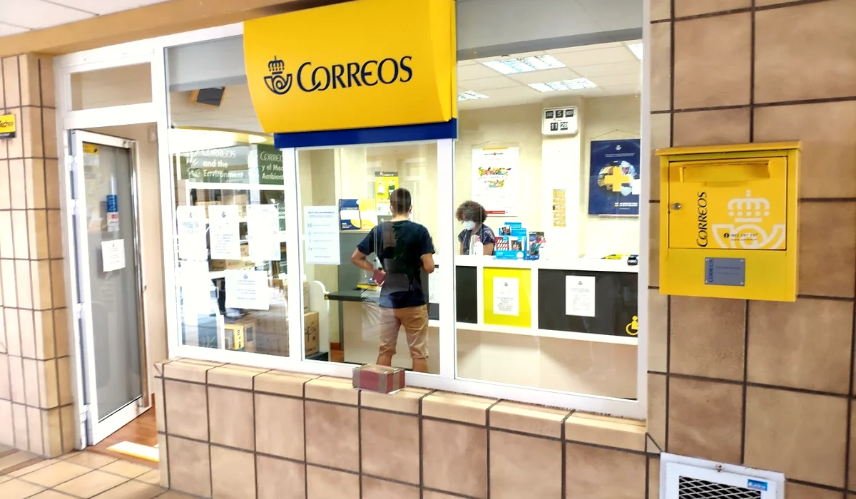 Oficina de Correos Oficina de Correos Calle Juan Sebastian Elcano Radazul