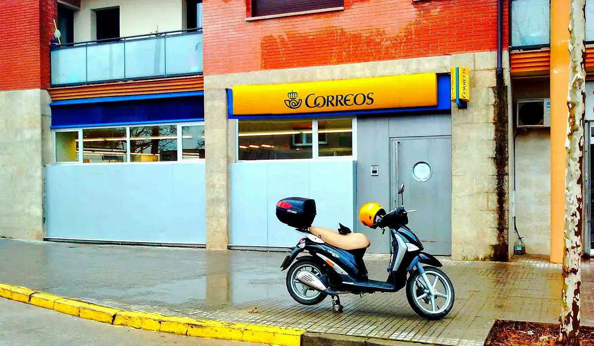 Oficina de Correos Oficina de Correos Carrer Camèlies Llinars del Vallès