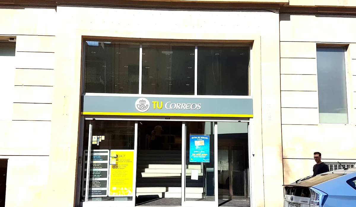 Oficina de Correos Oficina de Correos Plaça de Mossèn Jacint Verdaguer Terrassa