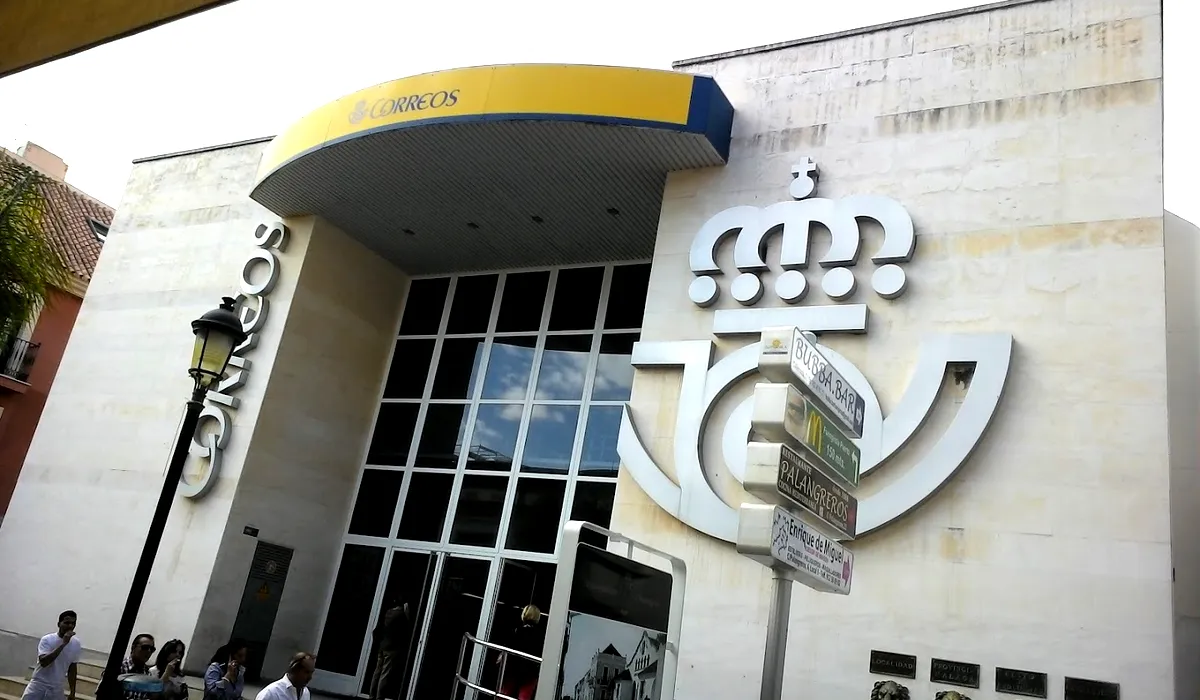 Oficina de Correos Oficina de Correos Plaza de Chinorros Fuengirola