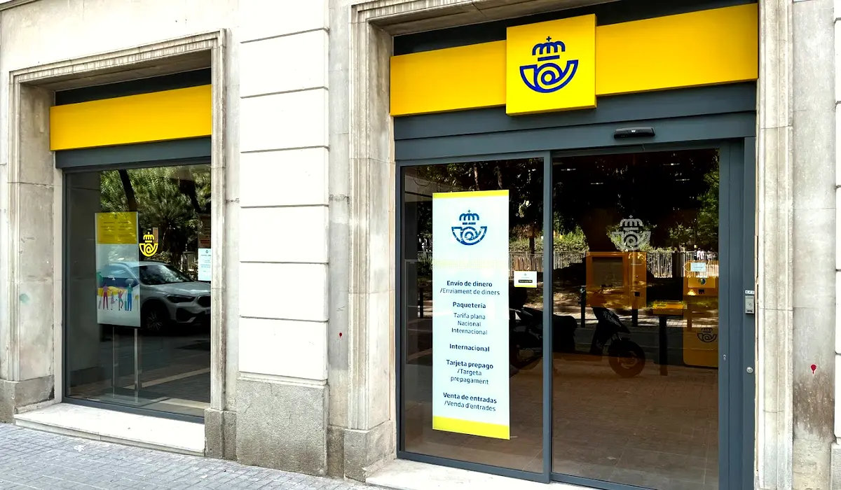 Oficina de Correos Oficina de Correos Plaza del Dr. Letamendi Eixample Barcelona