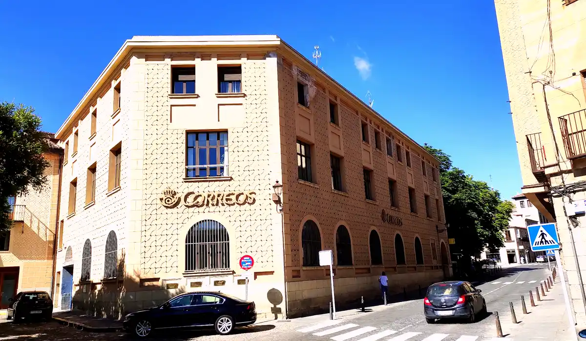 Oficina de Correos Oficina de Correos Plaza Dr. Laguna Segovia