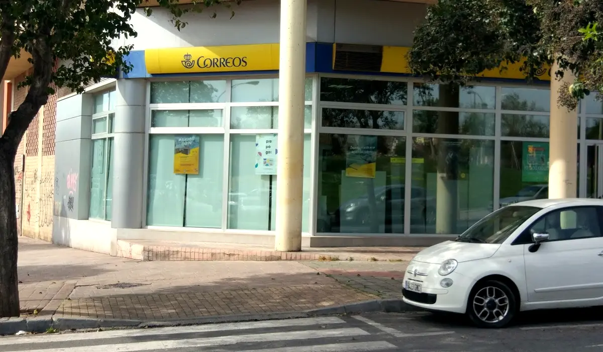 Oficina de Correos Oficina de Correos Plaza José Bergamín Cruz de Humilladero