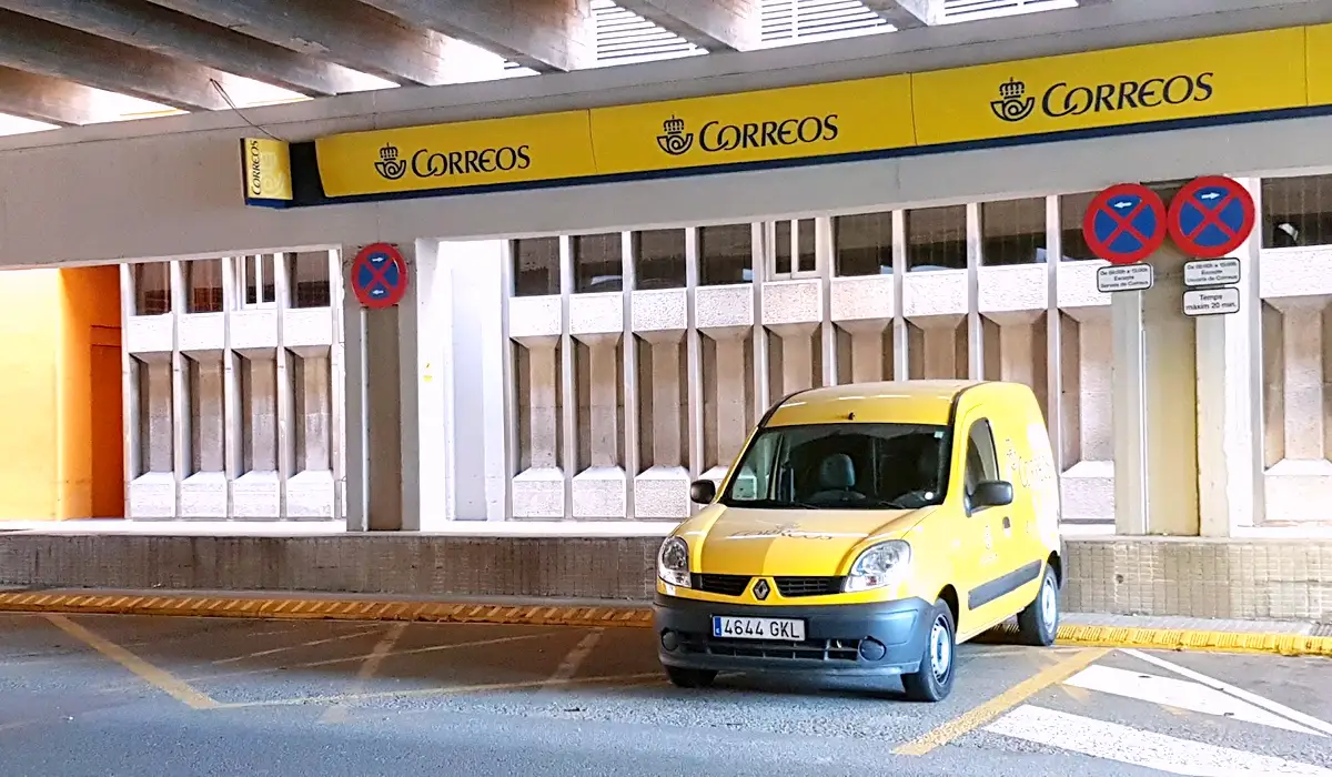 Oficina de Correos Oficina de Correos Universitat Autònoma de Barcelona Plaça Cívica Barcelona