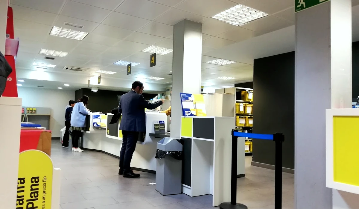 Oficina de Correos Oficina de Correos y Citypaq Avenida de Madrid Barcelona