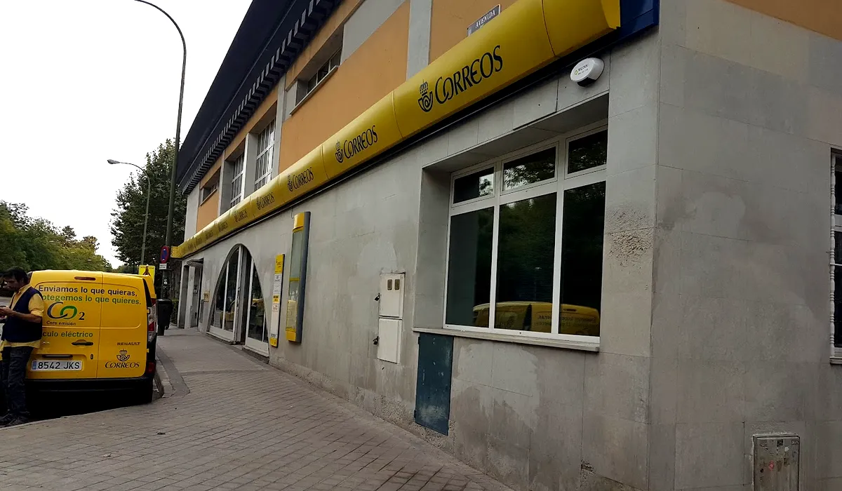Oficina de Correos Oficina de Correos y Citypaq Avenida de Valladolid Madrid