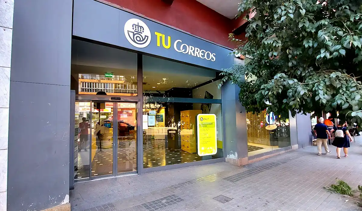 Oficina de Correos Oficina de Correos y Citypaq Avenida del Cid L'Olivereta