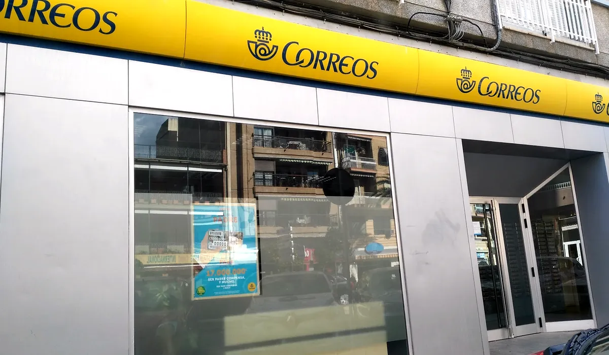 Oficina de Correos Oficina de Correos y Citypaq Avenida del País Valencià Villajoyosa