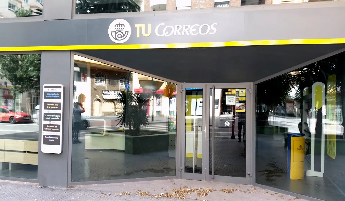 Oficina de Correos Oficina de Correos y Citypaq Avenida Juan Sebastián Elcano Málaga