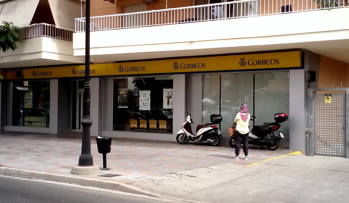 Oficina de Correos Oficina de Correos y Citypaq Avenida Ramón y Cajal Fuengirola
