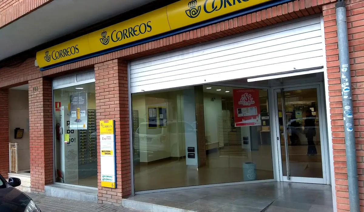 Oficina de Correos Oficina de Correos y Citypaq Carrer del Doctor Robert Badalona