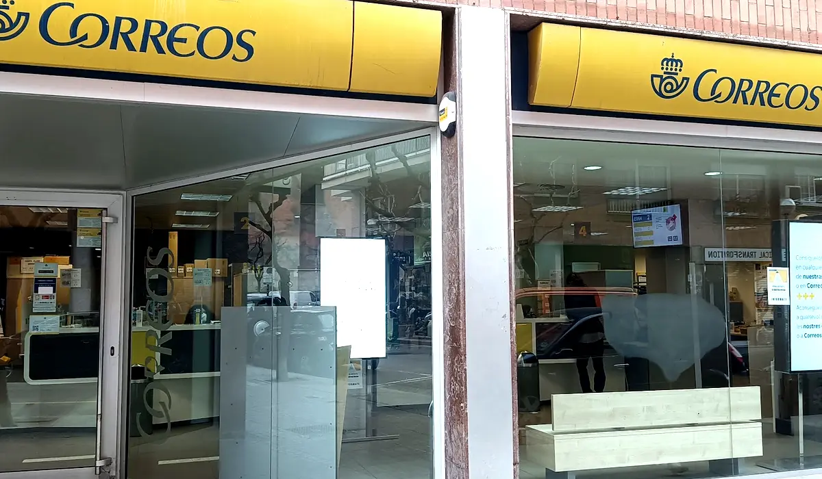 Oficina de Correos Oficina de Correos y Citypaq Carrer Martí Codolar L'Hospitalet de Llobregat