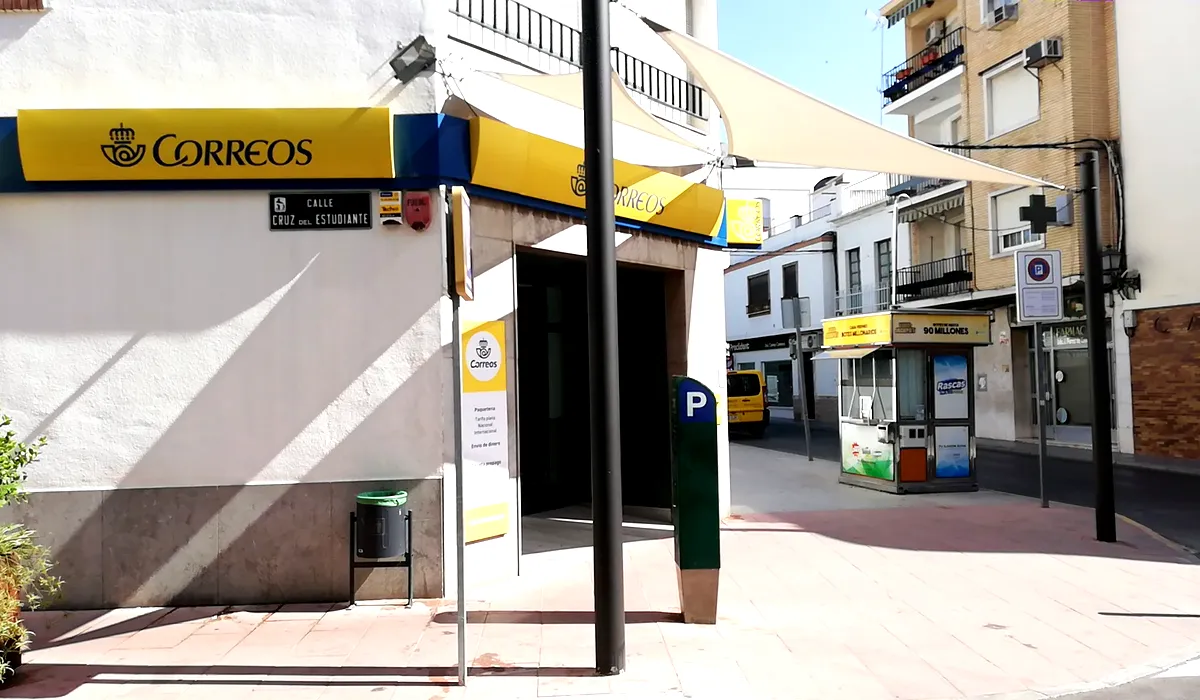 Oficina de Correos Oficina de Correos y Citypaq Cruz del Estudiante Puente Genil