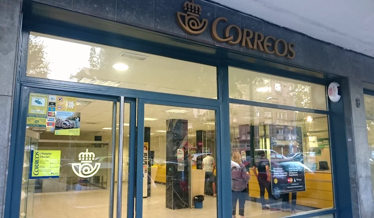 Oficina de Correos Oficina de Correos y Citypaq Plaza de Jaume Huguet Sant Martí