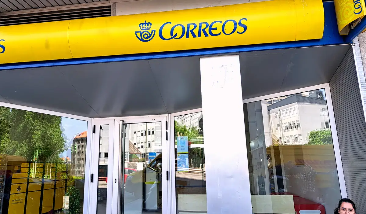 Oficina de Correos Oficina de Correos y Citypaq Rúa de Jenaro de la Fuente Lavadores