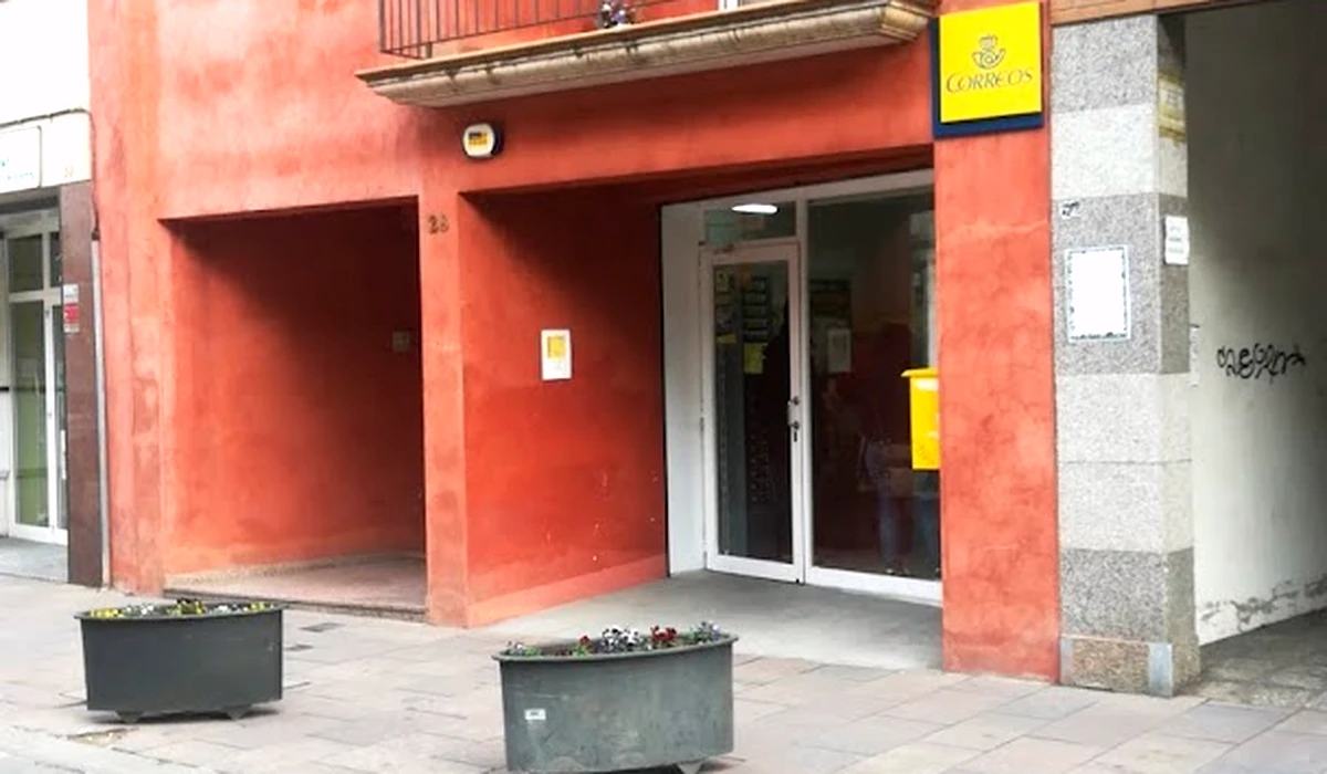 Oficina de Correos Oficina de Correus Carrer Major Sarrià de Ter